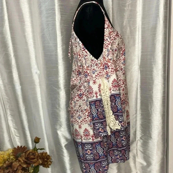 Love Tree Los Angeles Women’s Medium Rayon Cold Shoulder Floral Paisley Tunic - Picture 3 of 10